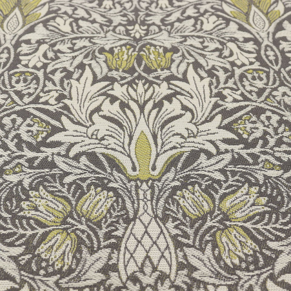 意匠糸でナチュラル感を加え、少し鮮やかな色をアクセントにして重厚すぎないようにしました