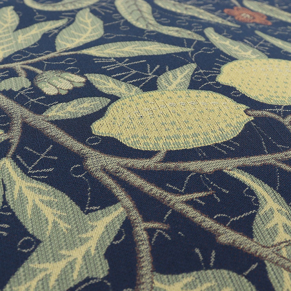 オレンジ、ザクロ、レモンのフルーツが描かれ、目にも楽しい柄です