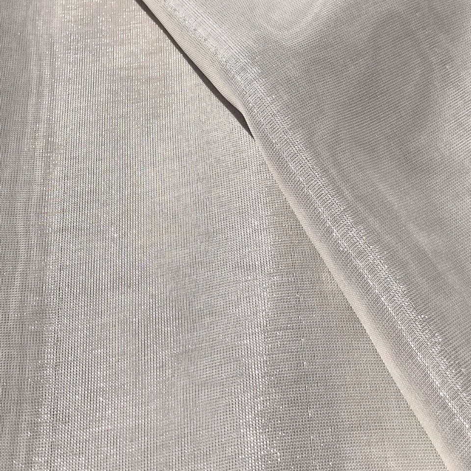 生地拡大画像／光にかざした時にはほのかにモアレが浮かびます