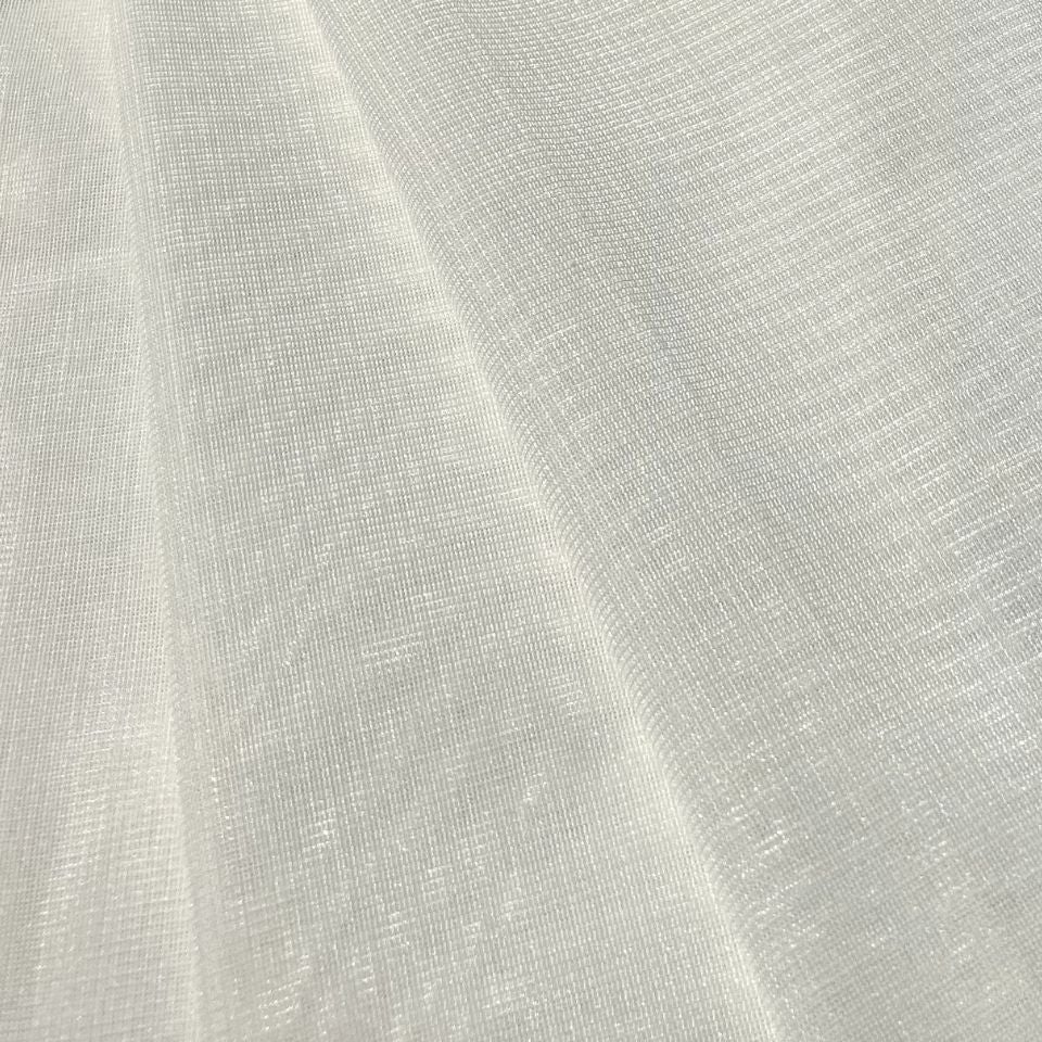 生地拡大画像／ベーシックな無地ながら、やわらかな糸使いと織りの表情で、コットンのようなナチュラルな見た目です