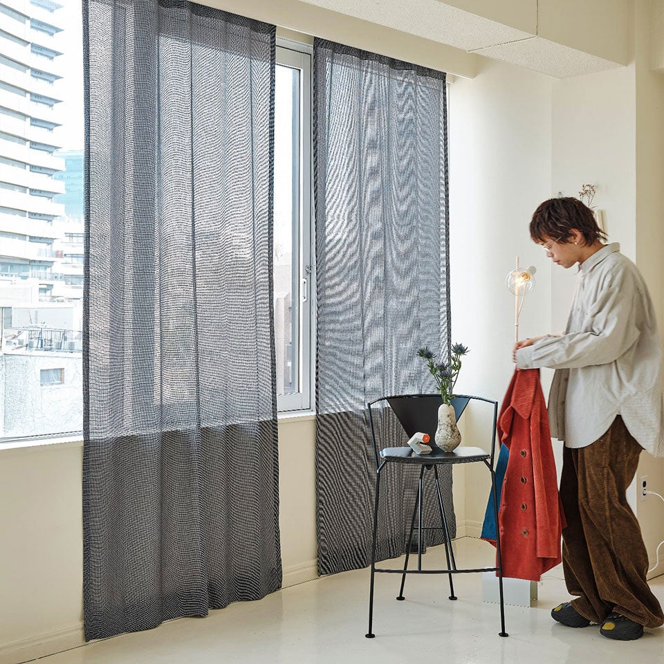 伝統的な織り技術を活かしながら、現代の暮らしにも取り入れやすいデザインとなっております