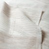 生地拡大画像／カットされた糸がアクセントに入った、手仕事感のあるレースです