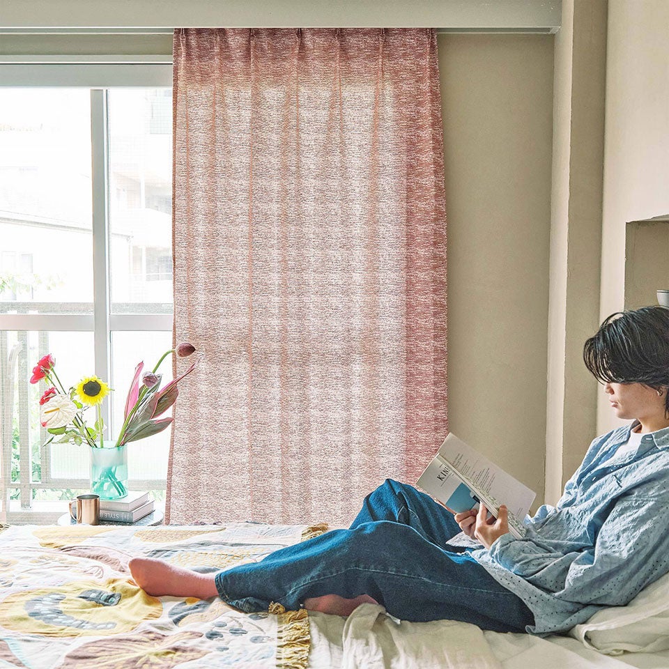 MIX感のある色合いはさまざまなインテリアや空間のトーンに自然と馴染み、お部屋に安心感や心地よさを添えます